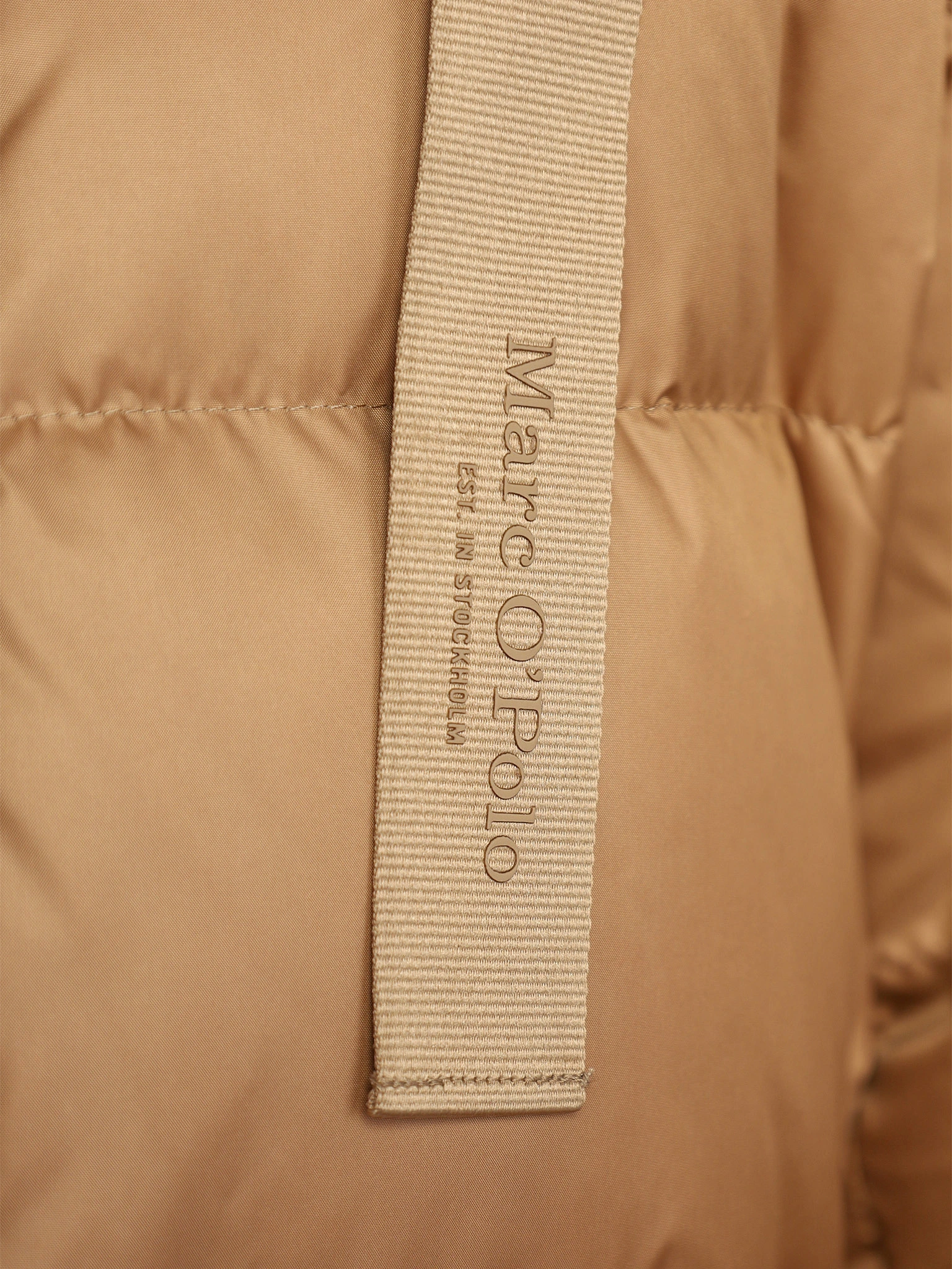 Пальто пуховое песочного цвета